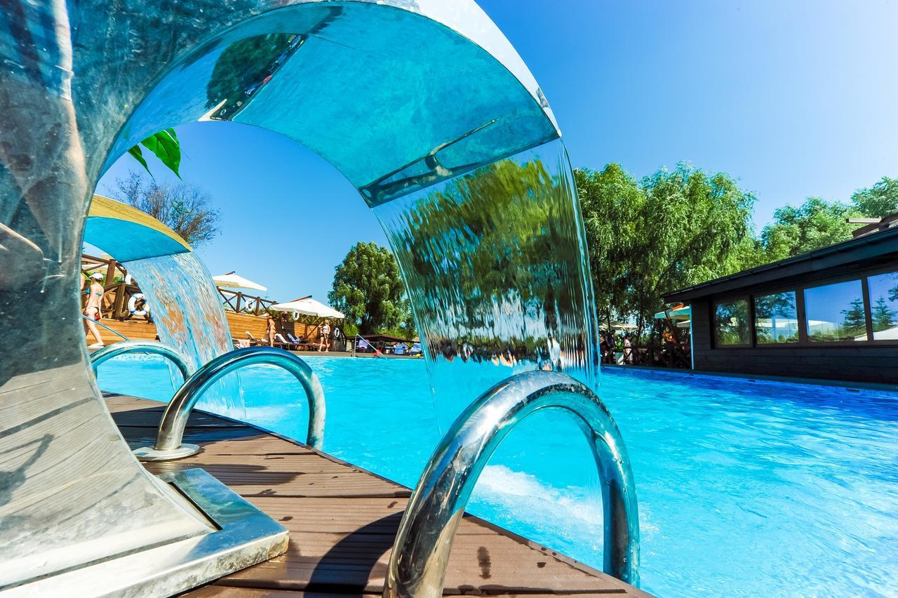 ホテル Equides Club Lesniki エクステリア 写真