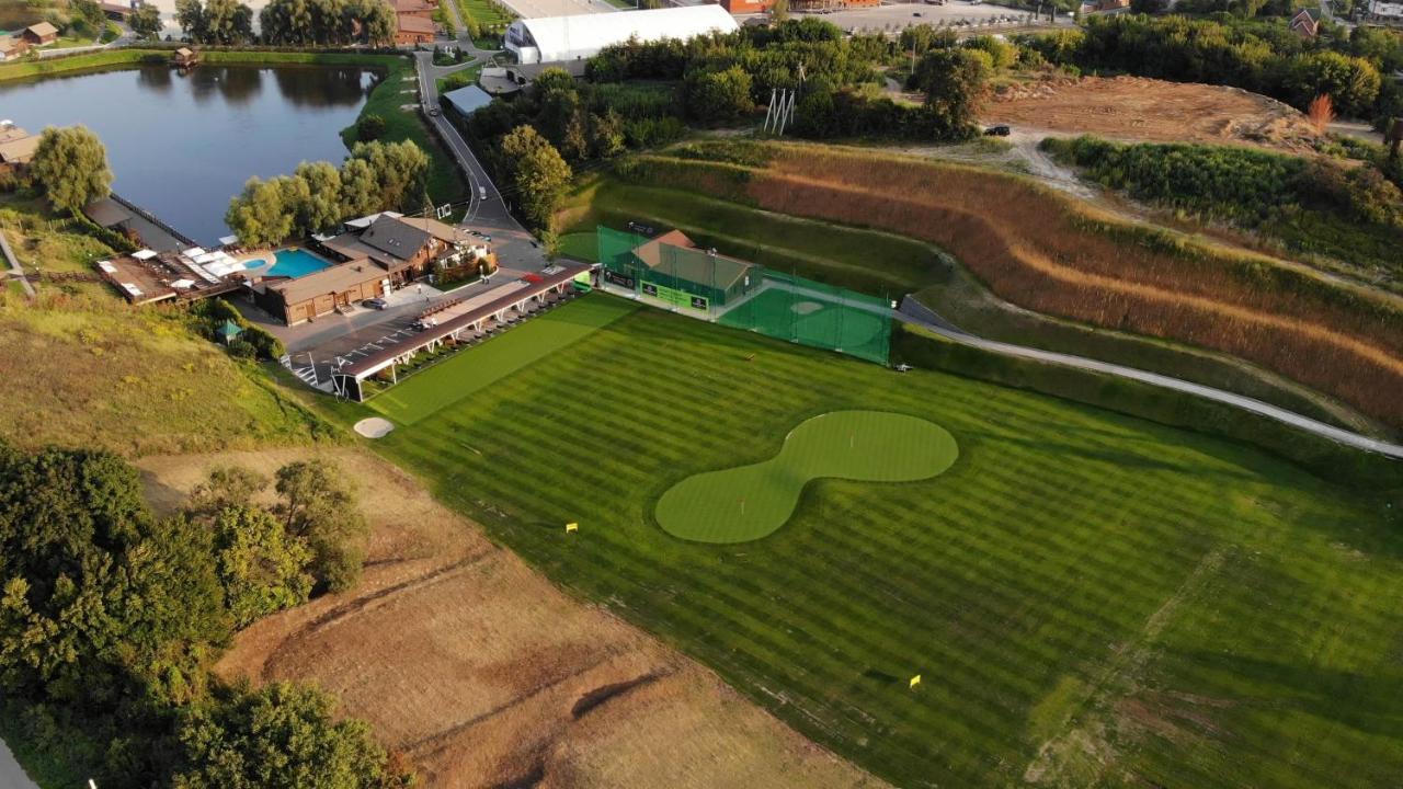 ホテル Equides Club Lesniki エクステリア 写真