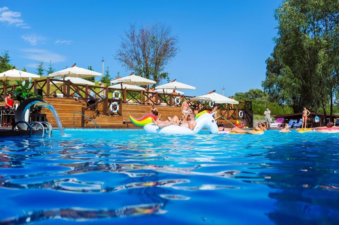 ホテル Equides Club Lesniki エクステリア 写真
