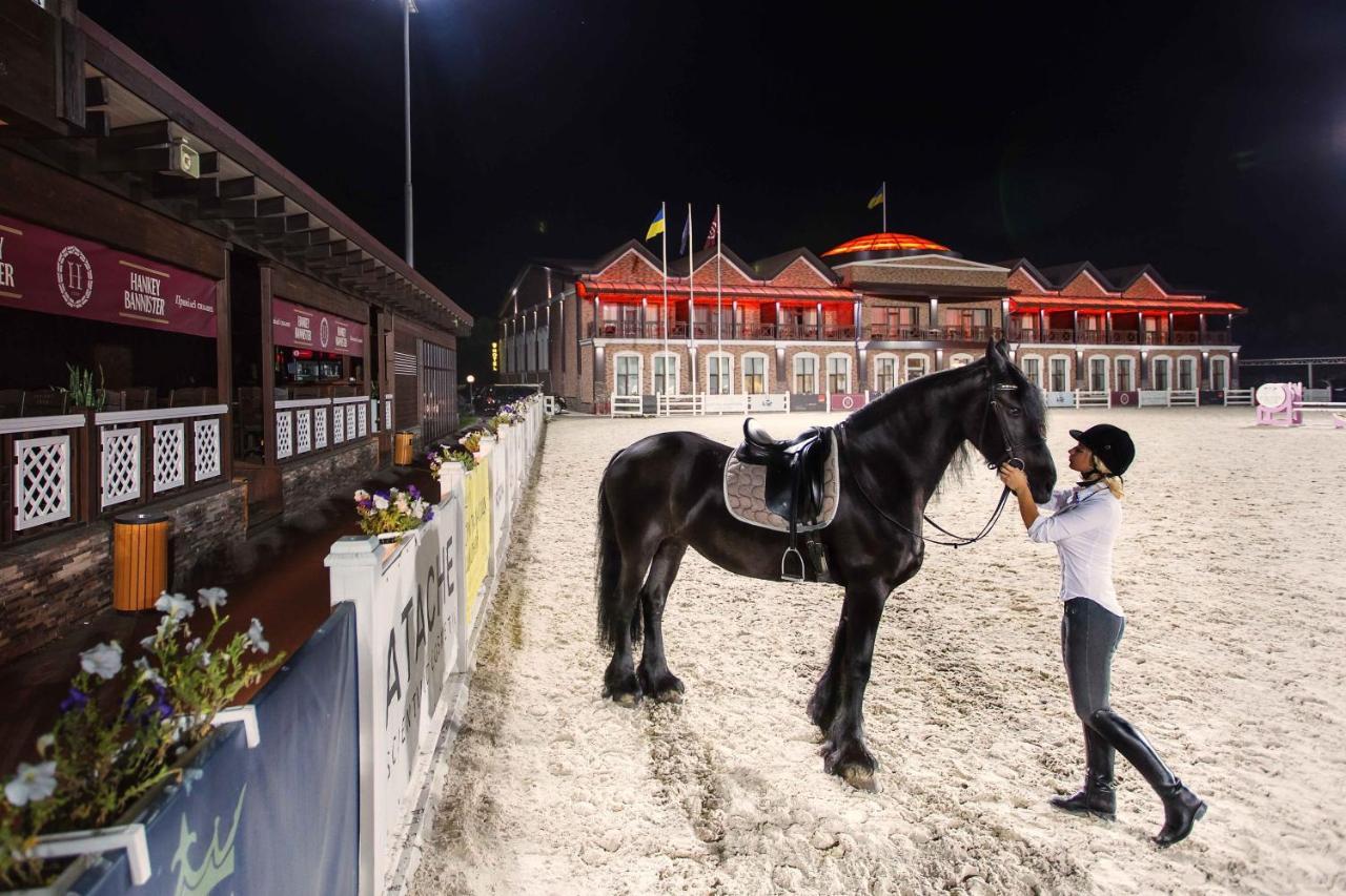 ホテル Equides Club Lesniki エクステリア 写真